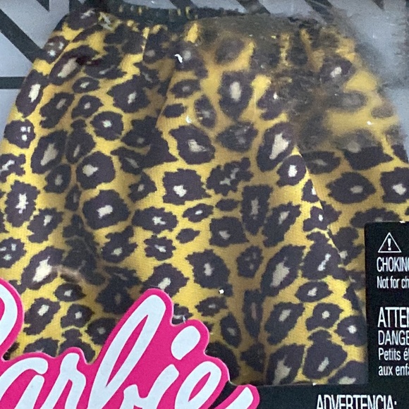 Barbie Skirt and Pets - Picture 2 of 4